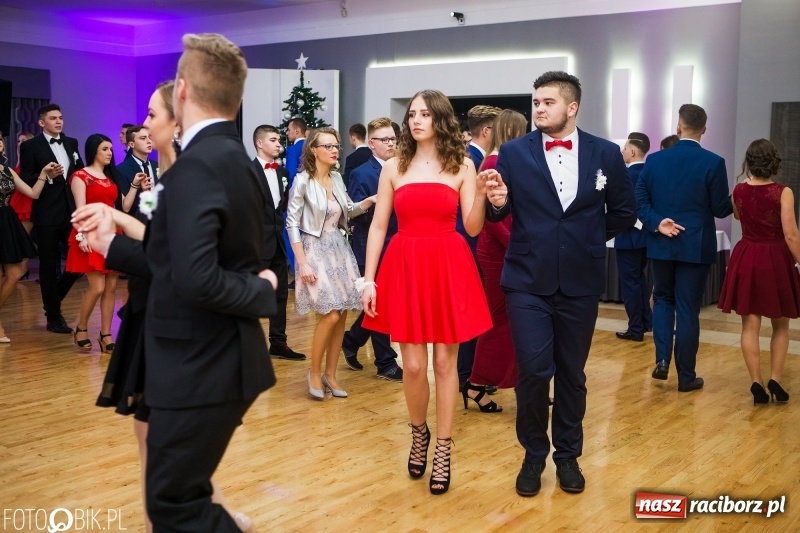 Zdjęcie w galerii na portalu naszraciborz.pl: Maturzyści Budowlanki bawią się w Bravo  wiadomości z regionu