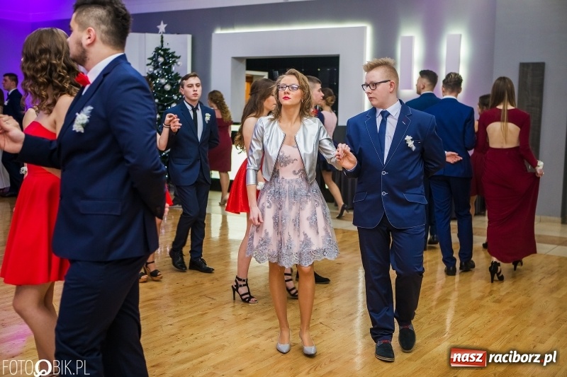 Zdjęcie w galerii na portalu naszraciborz.pl: Maturzyści Budowlanki bawią się w Bravo  wiadomości z regionu