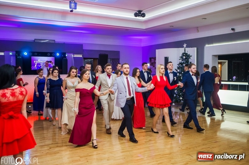 Zdjęcie w galerii na portalu naszraciborz.pl: Maturzyści Budowlanki bawią się w Bravo  wiadomości z regionu