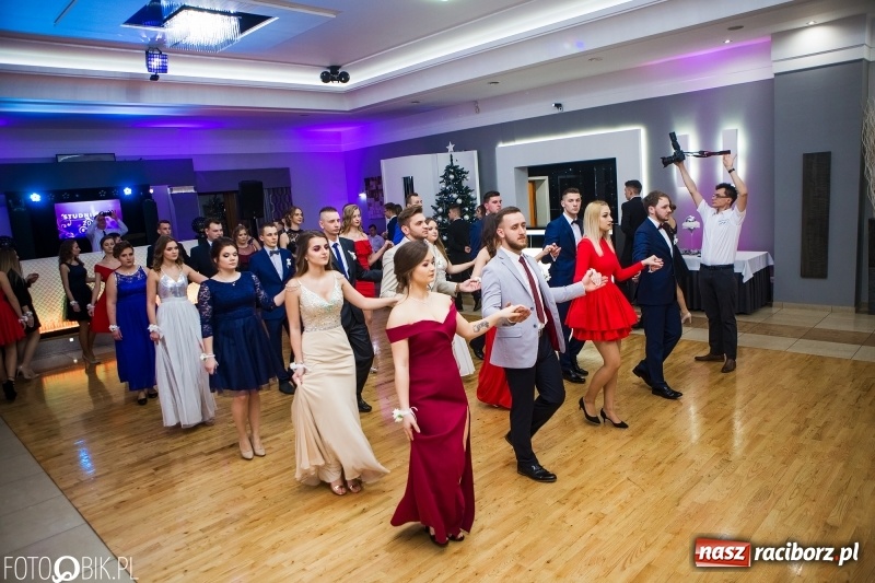 Zdjęcie w galerii na portalu naszraciborz.pl: Maturzyści Budowlanki bawią się w Bravo  wiadomości z regionu