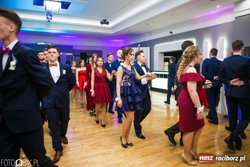 Zdjęcie w galerii na portalu naszraciborz.pl: Maturzyści Budowlanki bawią się w Bravo  wiadomości z regionu