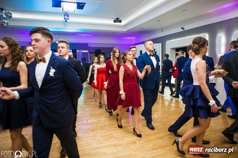 Zdjęcie w galerii na portalu naszraciborz.pl: Maturzyści Budowlanki bawią się w Bravo  wiadomości z regionu