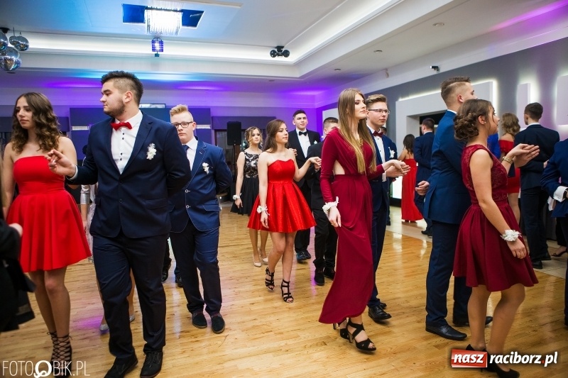 Zdjęcie w galerii na portalu naszraciborz.pl: Maturzyści Budowlanki bawią się w Bravo  wiadomości z regionu