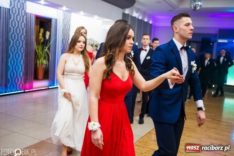 Zdjęcie w galerii na portalu naszraciborz.pl: Maturzyści Budowlanki bawią się w Bravo  wiadomości z regionu