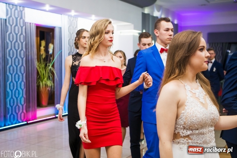 Zdjęcie w galerii na portalu naszraciborz.pl: Maturzyści Budowlanki bawią się w Bravo  wiadomości z regionu