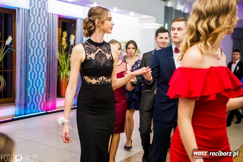 Zdjęcie w galerii na portalu naszraciborz.pl: Maturzyści Budowlanki bawią się w Bravo  wiadomości z regionu