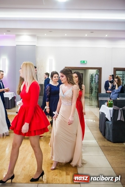 Zdjęcie w galerii na portalu naszraciborz.pl: Maturzyści Budowlanki bawią się w Bravo  wiadomości z regionu