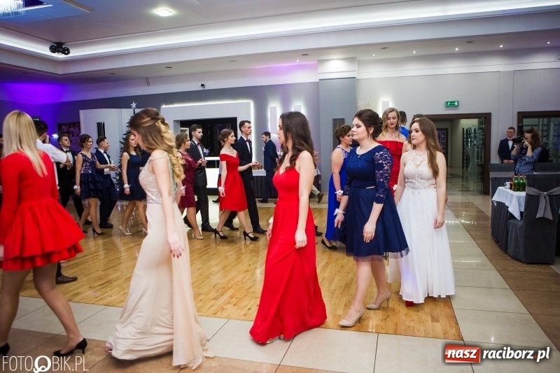 Zdjęcie w galerii na portalu naszraciborz.pl: Maturzyści Budowlanki bawią się w Bravo  wiadomości z regionu