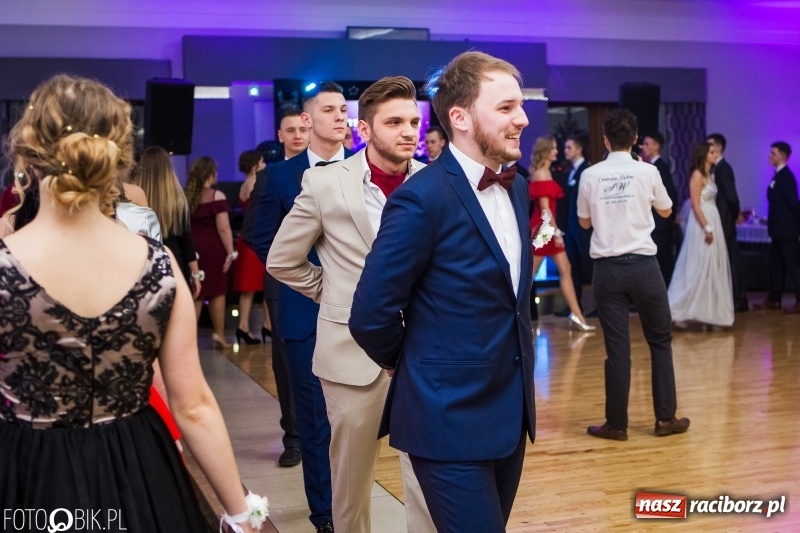 Zdjęcie w galerii na portalu naszraciborz.pl: Maturzyści Budowlanki bawią się w Bravo  wiadomości z regionu