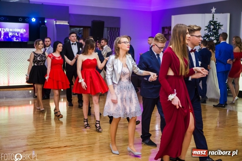 Zdjęcie w galerii na portalu naszraciborz.pl: Maturzyści Budowlanki bawią się w Bravo  wiadomości z regionu