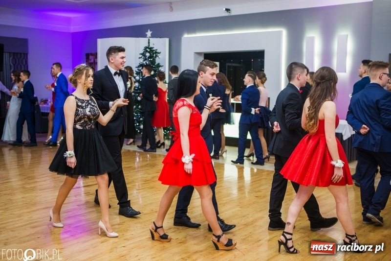 Zdjęcie w galerii na portalu naszraciborz.pl: Maturzyści Budowlanki bawią się w Bravo  wiadomości z regionu