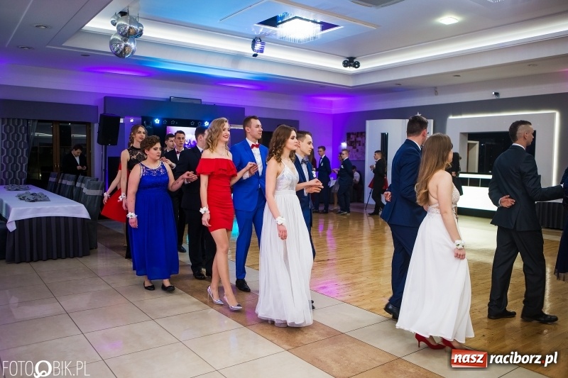 Zdjęcie w galerii na portalu naszraciborz.pl: Maturzyści Budowlanki bawią się w Bravo  wiadomości z regionu