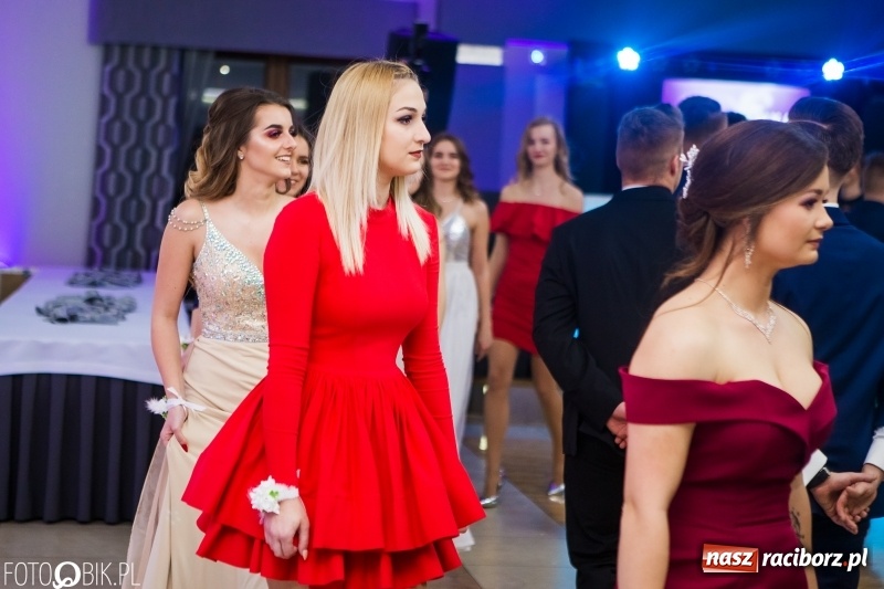 Zdjęcie w galerii na portalu naszraciborz.pl: Maturzyści Budowlanki bawią się w Bravo  wiadomości z regionu