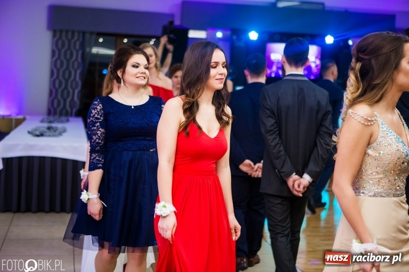 Zdjęcie w galerii na portalu naszraciborz.pl: Maturzyści Budowlanki bawią się w Bravo  wiadomości z regionu