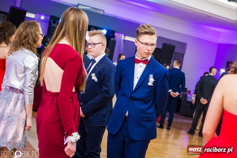 Zdjęcie w galerii na portalu naszraciborz.pl: Maturzyści Budowlanki bawią się w Bravo  wiadomości z regionu