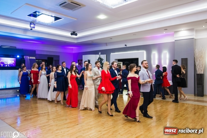 Zdjęcie w galerii na portalu naszraciborz.pl: Maturzyści Budowlanki bawią się w Bravo  wiadomości z regionu