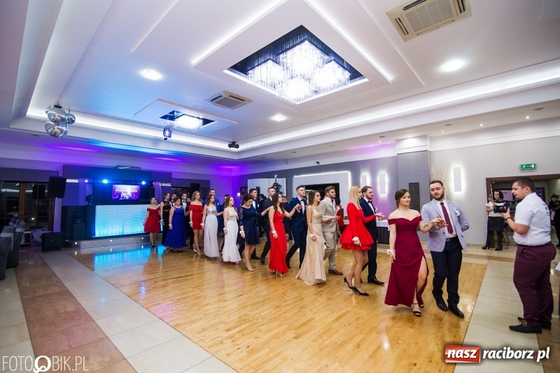 Zdjęcie w galerii na portalu naszraciborz.pl: Maturzyści Budowlanki bawią się w Bravo  wiadomości z regionu