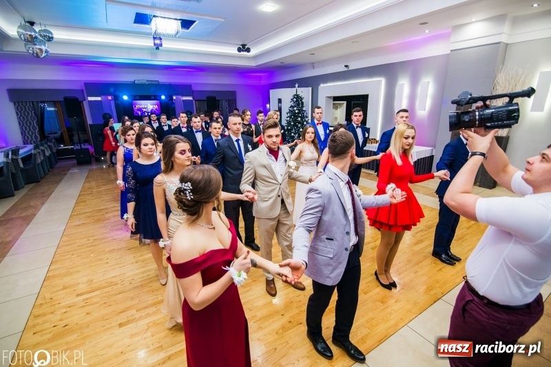 Zdjęcie w galerii na portalu naszraciborz.pl: Maturzyści Budowlanki bawią się w Bravo  wiadomości z regionu