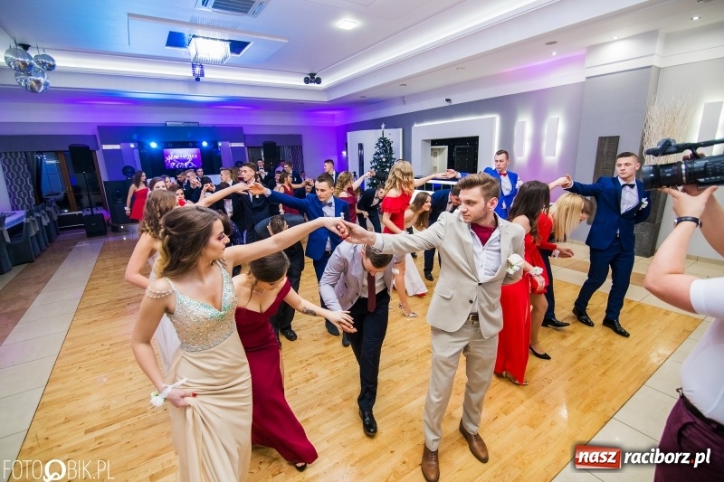 Zdjęcie w galerii na portalu naszraciborz.pl: Maturzyści Budowlanki bawią się w Bravo  wiadomości z regionu