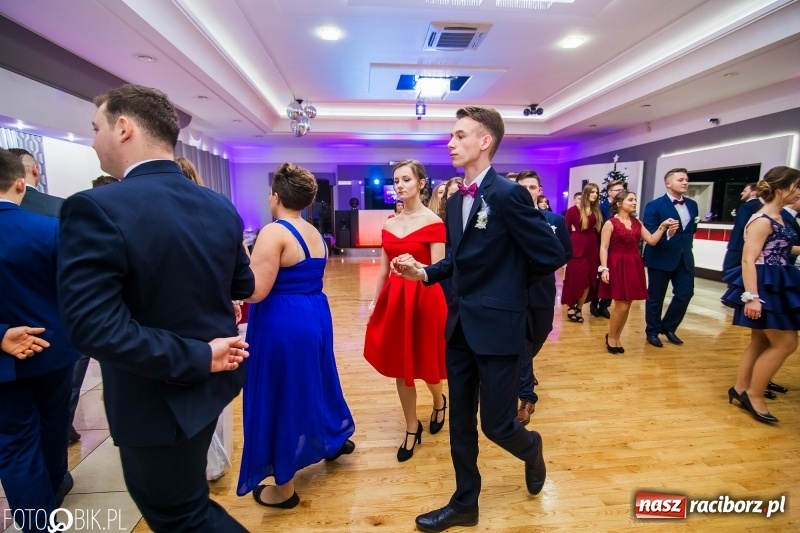 Zdjęcie w galerii na portalu naszraciborz.pl: Maturzyści Budowlanki bawią się w Bravo  wiadomości z regionu