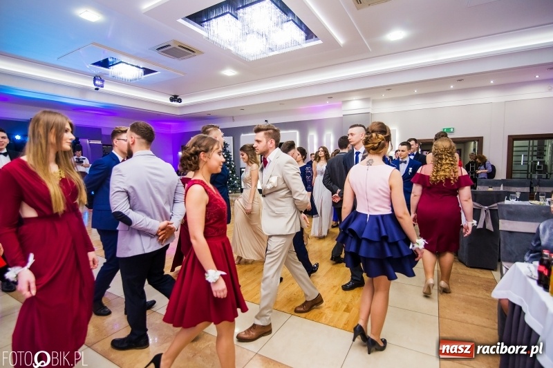 Zdjęcie w galerii na portalu naszraciborz.pl: Maturzyści Budowlanki bawią się w Bravo  wiadomości z regionu