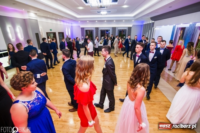 Zdjęcie w galerii na portalu naszraciborz.pl: Maturzyści Budowlanki bawią się w Bravo  wiadomości z regionu