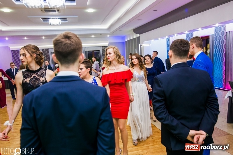 Zdjęcie w galerii na portalu naszraciborz.pl: Maturzyści Budowlanki bawią się w Bravo  wiadomości z regionu