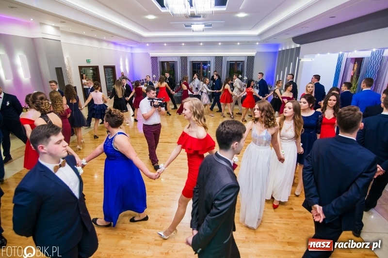 Zdjęcie w galerii na portalu naszraciborz.pl: Maturzyści Budowlanki bawią się w Bravo  wiadomości z regionu