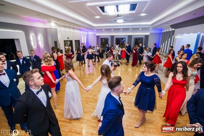 Zdjęcie w galerii na portalu naszraciborz.pl: Maturzyści Budowlanki bawią się w Bravo  wiadomości z regionu