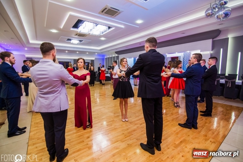 Zdjęcie w galerii na portalu naszraciborz.pl: Maturzyści Budowlanki bawią się w Bravo  wiadomości z regionu