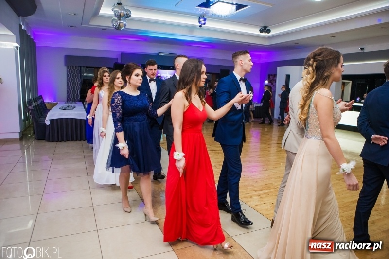 Zdjęcie w galerii na portalu naszraciborz.pl: Maturzyści Budowlanki bawią się w Bravo  wiadomości z regionu