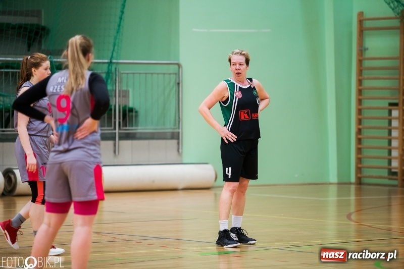 Zdjęcie w galerii na portalu naszraciborz.pl: Przegrana koszykarek RKK AZS Racibórz z MLKS-MOS Rzeszów wiadomości z regionu
