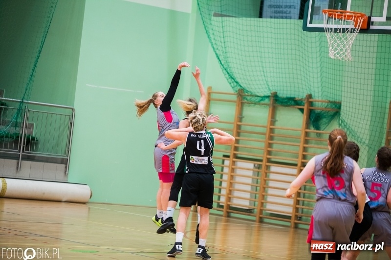 Zdjęcie w galerii na portalu naszraciborz.pl: Przegrana koszykarek RKK AZS Racibórz z MLKS-MOS Rzeszów wiadomości z regionu