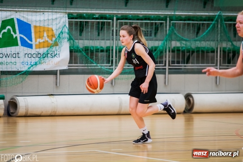 Zdjęcie w galerii na portalu naszraciborz.pl: Przegrana koszykarek RKK AZS Racibórz z MLKS-MOS Rzeszów wiadomości z regionu