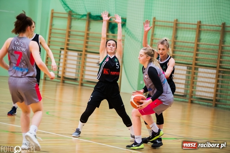 Zdjęcie w galerii na portalu naszraciborz.pl: Przegrana koszykarek RKK AZS Racibórz z MLKS-MOS Rzeszów wiadomości z regionu
