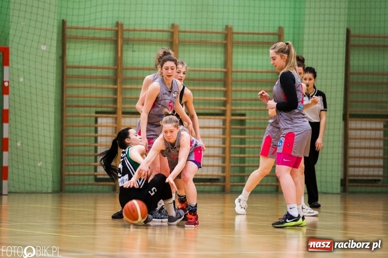 Zdjęcie w galerii na portalu naszraciborz.pl: Przegrana koszykarek RKK AZS Racibórz z MLKS-MOS Rzeszów wiadomości z regionu