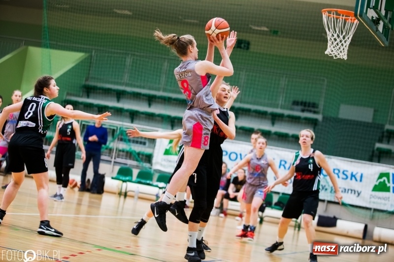 Zdjęcie w galerii na portalu naszraciborz.pl: Przegrana koszykarek RKK AZS Racibórz z MLKS-MOS Rzeszów wiadomości z regionu