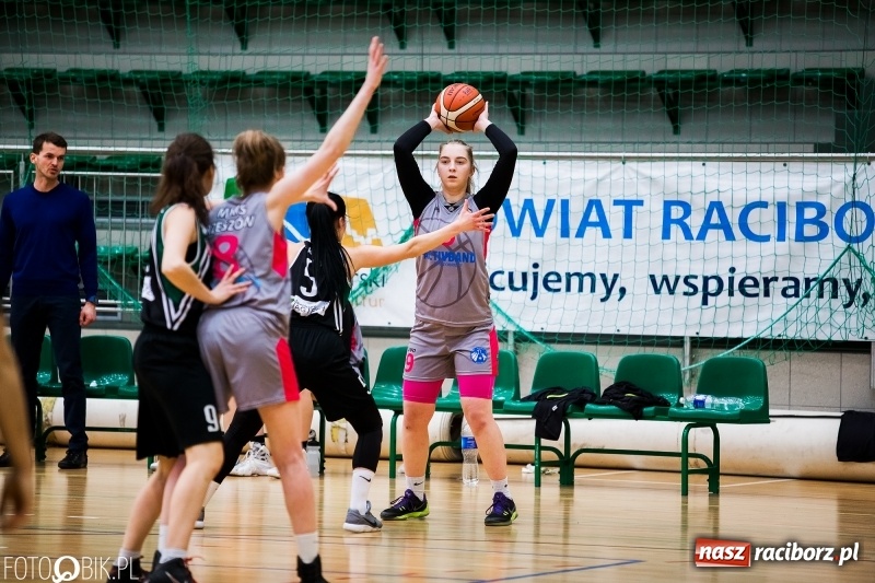 Zdjęcie w galerii na portalu naszraciborz.pl: Przegrana koszykarek RKK AZS Racibórz z MLKS-MOS Rzeszów wiadomości z regionu