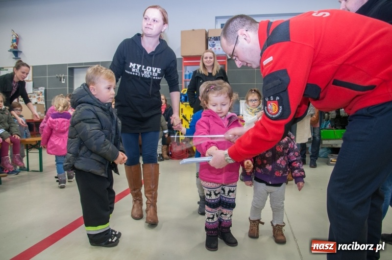Zdjęcie w galerii na portalu naszraciborz.pl: Strażacka noc dla dzieci w Markowicach wiadomości z regionu