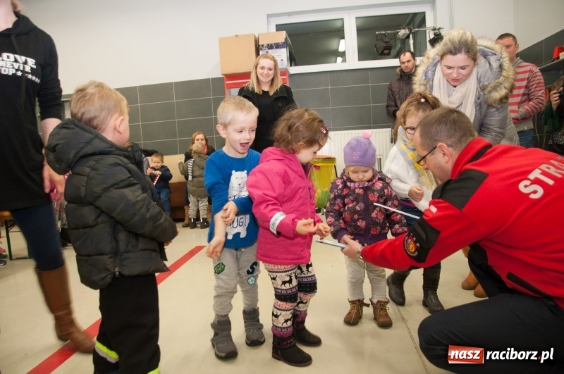 Zdjęcie w galerii na portalu naszraciborz.pl: Strażacka noc dla dzieci w Markowicach wiadomości z regionu