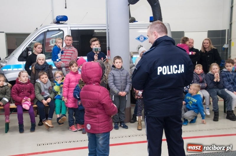 Zdjęcie w galerii na portalu naszraciborz.pl: Strażacka noc dla dzieci w Markowicach wiadomości z regionu