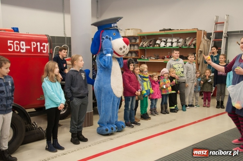 Zdjęcie w galerii na portalu naszraciborz.pl: Strażacka noc dla dzieci w Markowicach wiadomości z regionu