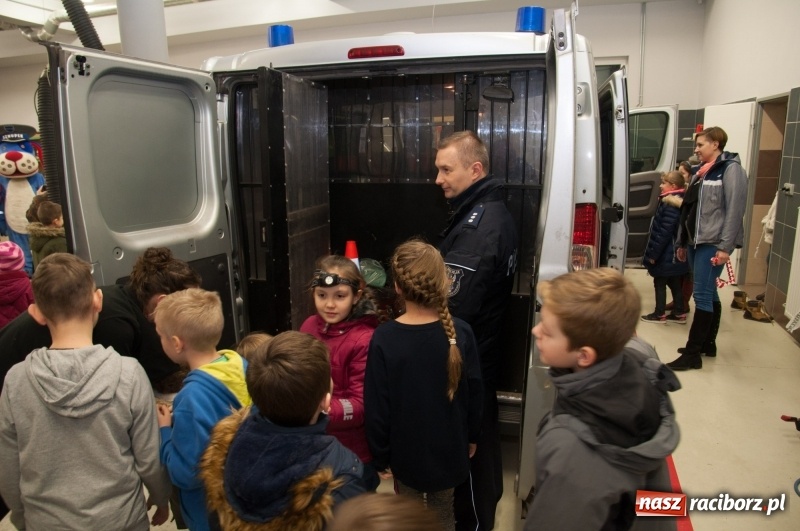 Zdjęcie w galerii na portalu naszraciborz.pl: Strażacka noc dla dzieci w Markowicach wiadomości z regionu