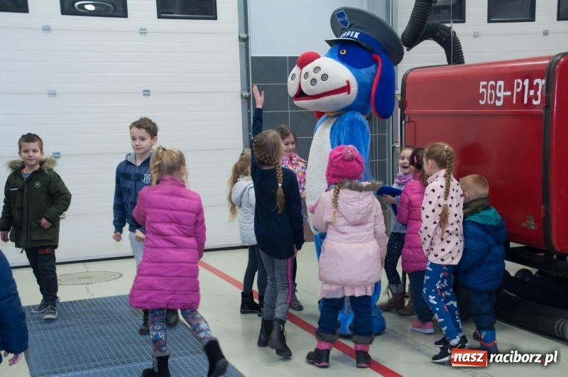 Zdjęcie w galerii na portalu naszraciborz.pl: Strażacka noc dla dzieci w Markowicach wiadomości z regionu