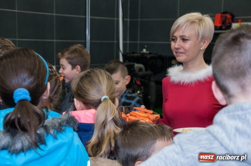 Zdjęcie w galerii na portalu naszraciborz.pl: Strażacka noc dla dzieci w Markowicach wiadomości z regionu