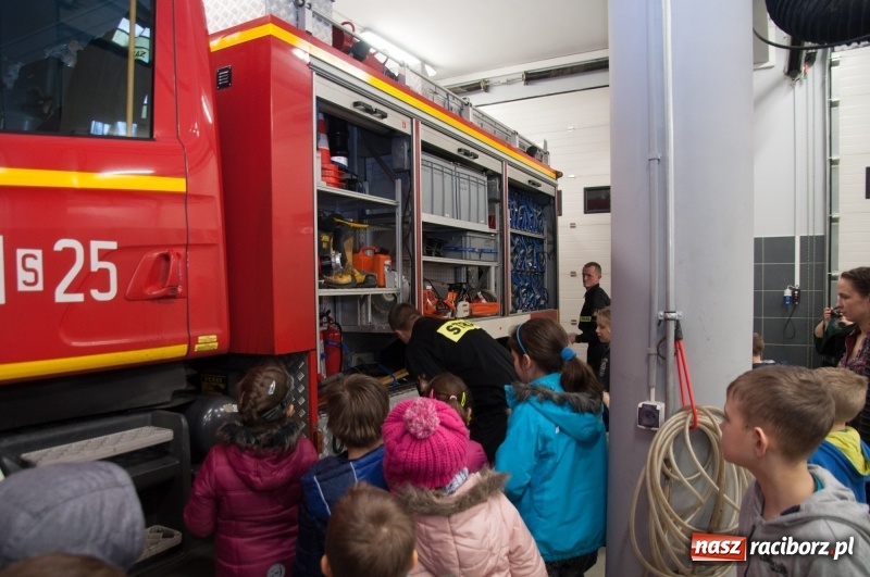 Zdjęcie w galerii na portalu naszraciborz.pl: Strażacka noc dla dzieci w Markowicach wiadomości z regionu