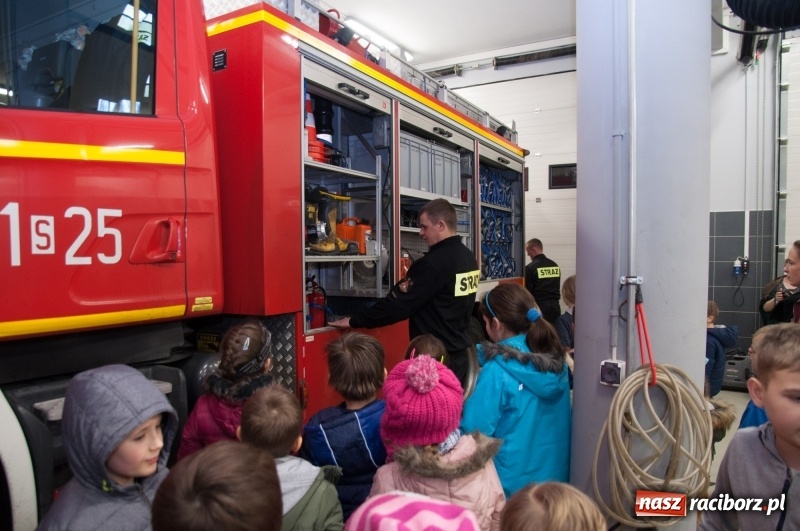 Zdjęcie w galerii na portalu naszraciborz.pl: Strażacka noc dla dzieci w Markowicach wiadomości z regionu