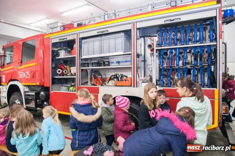 Zdjęcie w galerii na portalu naszraciborz.pl: Strażacka noc dla dzieci w Markowicach wiadomości z regionu