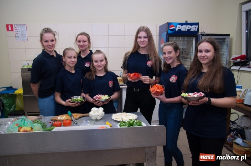 Zdjęcie w galerii na portalu naszraciborz.pl: Strażacka noc dla dzieci w Markowicach wiadomości z regionu