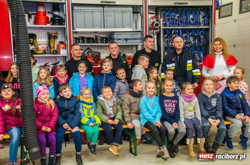 Zdjęcie w galerii na portalu naszraciborz.pl: Strażacka noc dla dzieci w Markowicach wiadomości z regionu